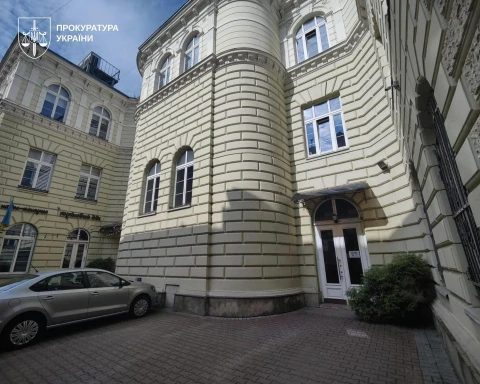 Навчальний корпус колишнього Університету банківської справи у центрі Львова через суд повернули державі