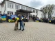 На фото: зустріч воїна Павла Юркевича у Добротвірській громаді на Львівщині, жителі громади з прапорами України