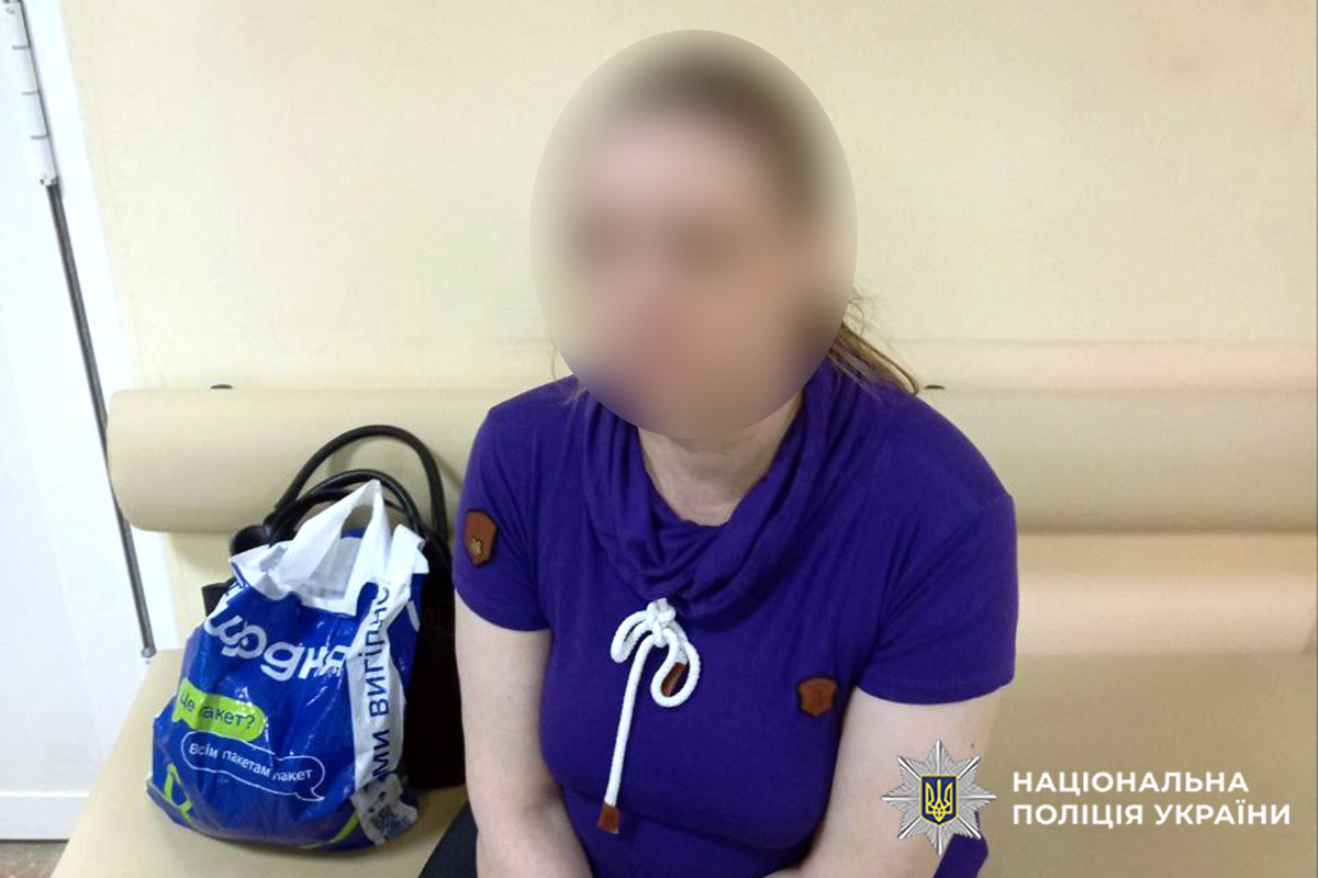 Матір що отримала підозру за невиконання батьківських обов'язків. Її 15-річна донька потрапила у лікарню із сепсисом, який лікували вдома близько місяця