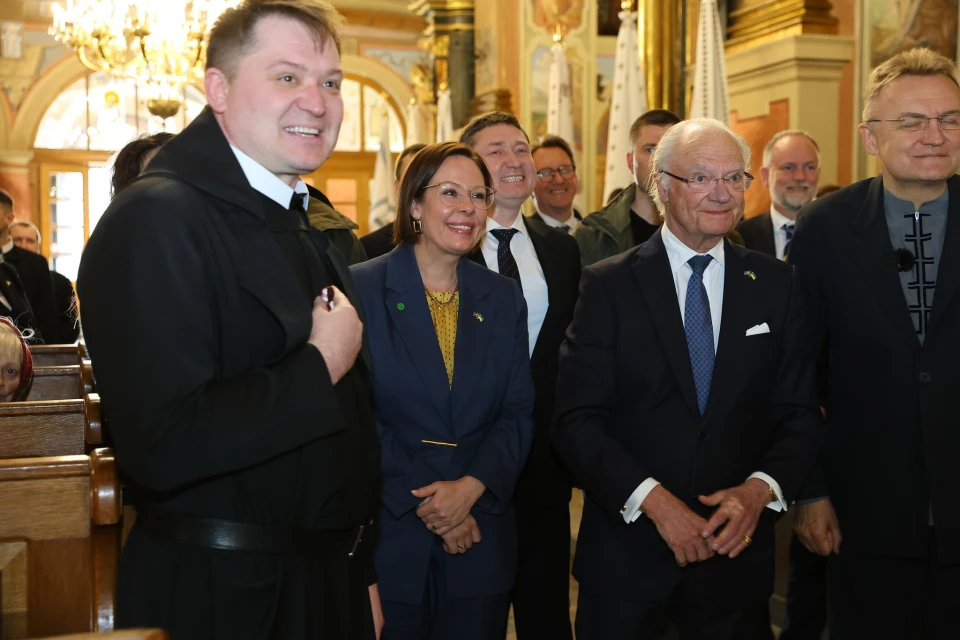 На фото: король Швеції Карл XVI Густав у Бернардинському монастирі у Львові