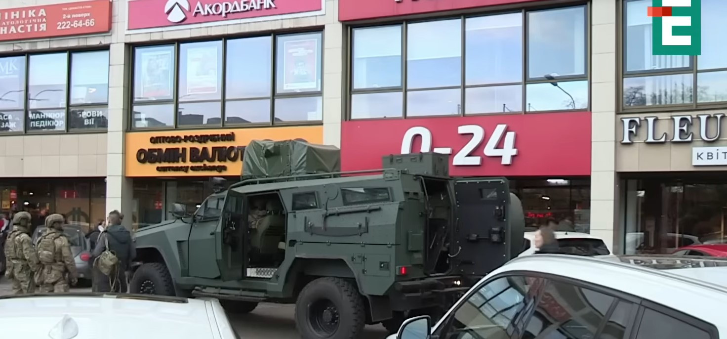 Зброя військового пенсіонера Васильченкова, який вбивав людей у Києві, була в розшуку, а сам він притягувався до кримінальної відповідальності: нові подробиці