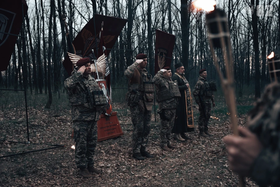 Бійцям 3-го батальйону 82-ї ОДШБр вручили марунові берети