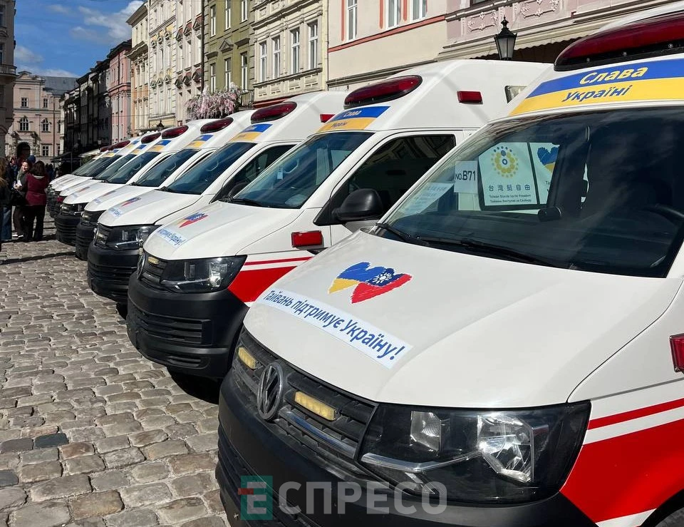 Тайванський народ передає Україні 68 рятувальних автомобілів: техніку привезли до Львова