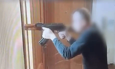 Дмитро Васильченков вправляється зі зброєю в себе вдома