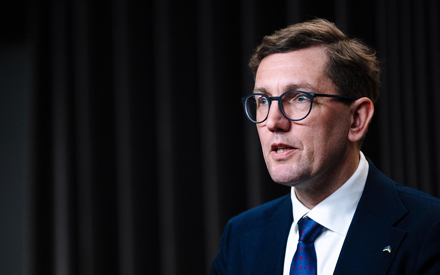 Естонський прем'єр Міхал закликав ЄС впровадити додаткові мита на товари із РФ, якими фінансуватиметься відбудова України, та заборонити в'їзд для усіх російських учасників війни