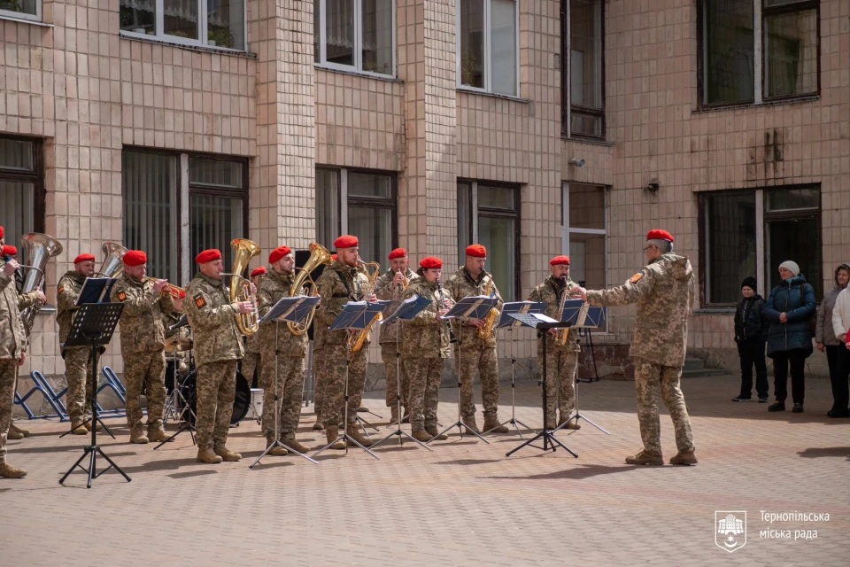 Тернопільській школі №11 присвоїли ім’я Героїв 44-ї артилерійської бригади
