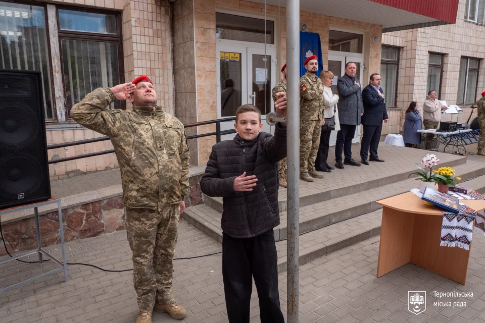 Тернопільській школі №11 присвоїли ім’я Героїв 44-ї артилерійської бригади