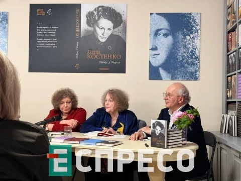 Ліна Костенко разом з донькою Оксаною Пахльовською