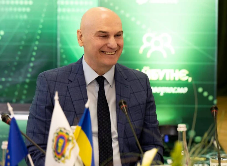 Два переїзди та тисячі випускників: Луганський державний медичний університет відзначив ювілей у Рівному