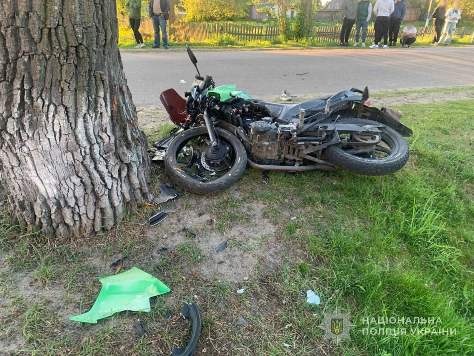 В'їхали у дерево: у ДТП на Волині загинули двоє юних мотоциклістів