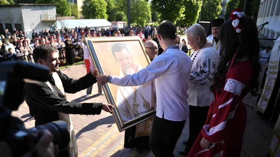 Дрогобицькій гімназії №14 надали імʼя єпископа УГКЦ Юліана Вороновського