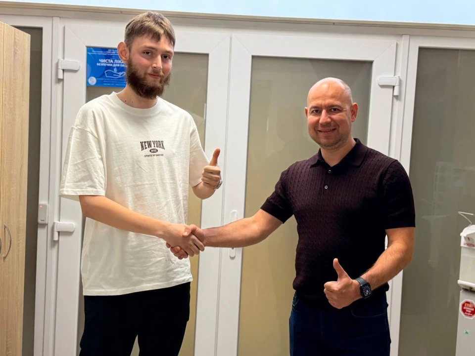 Максим Колос та Роман Домашич, керівник відділення кардіохірургії та трансплантації серця