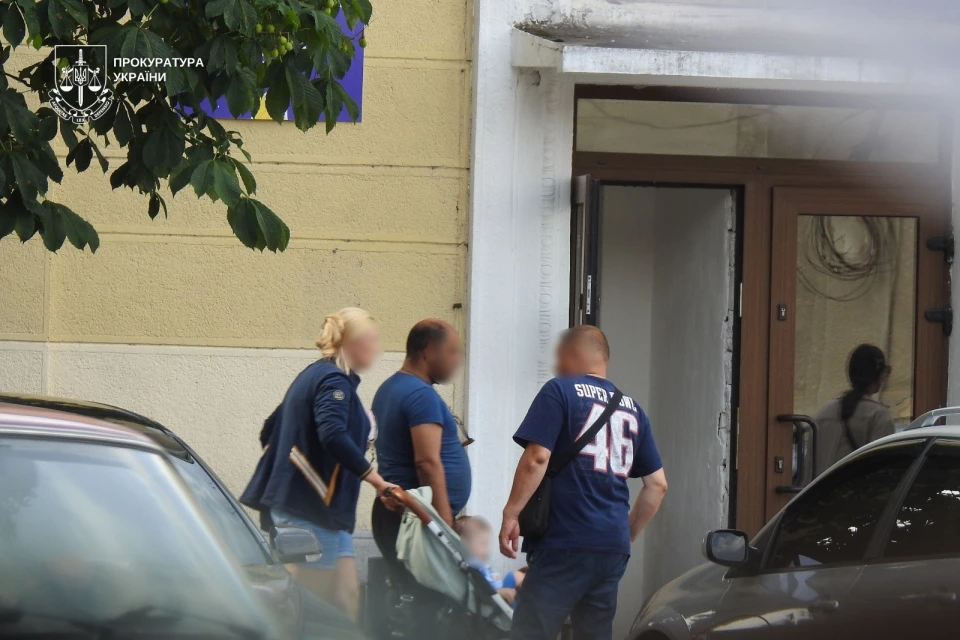 засудили чоловіка, який планував продати чуже немовля