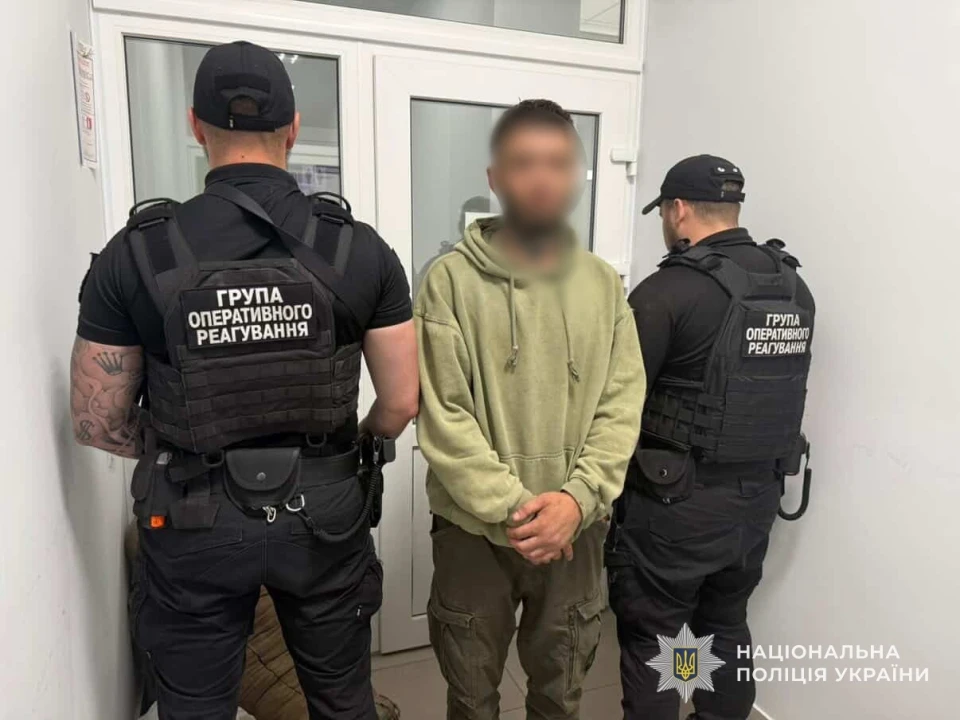У Золочеві чоловік підірвав гранату біля стадіону: підозрюваного затримали