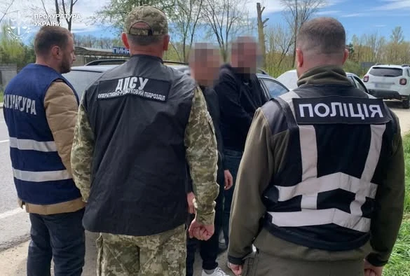 "Клієнтів" везли лісами й полями за $8 тис.