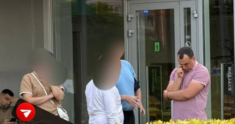 На фото: затримання адвоката Андрія Ільтьо біля заправки у Мукачеві