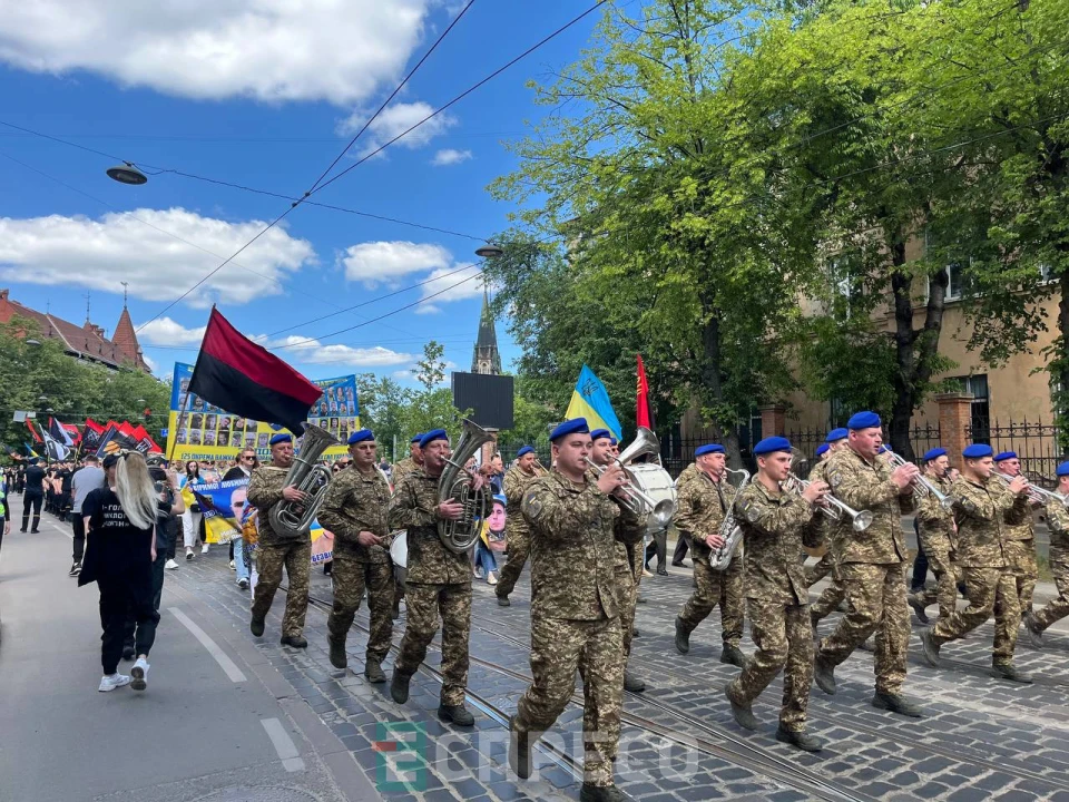 Львів вшановує День Героїв: у місті стартував пам’ятний марш
