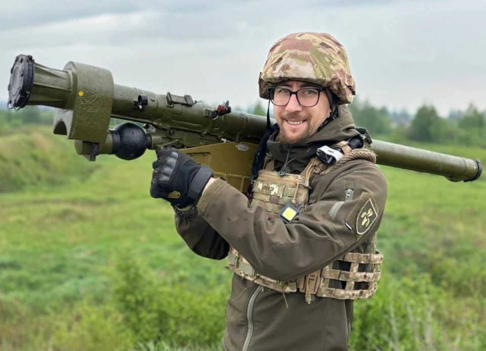 На фото: зенітник Валентин із Шепетівської бригади з переносним зенітним ракетним комплексом "Ігла"