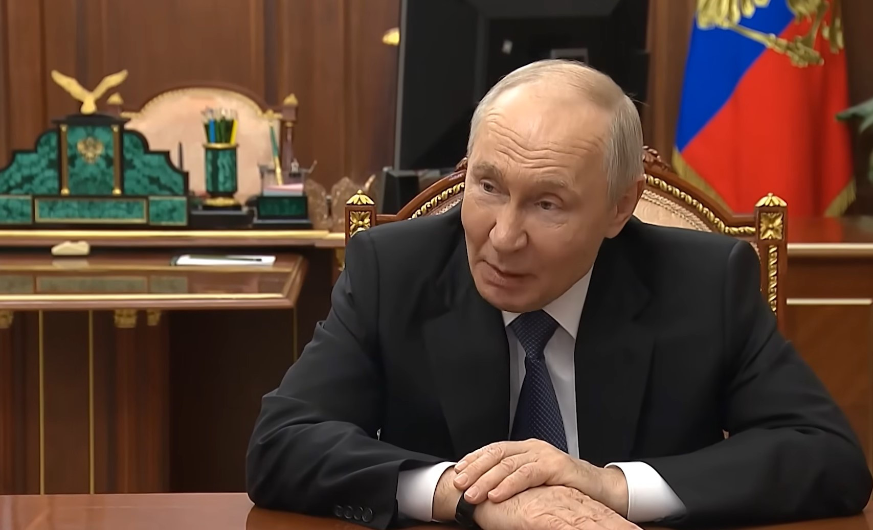Путін підписав закон, за яким може відправляти армію за кордон для 
