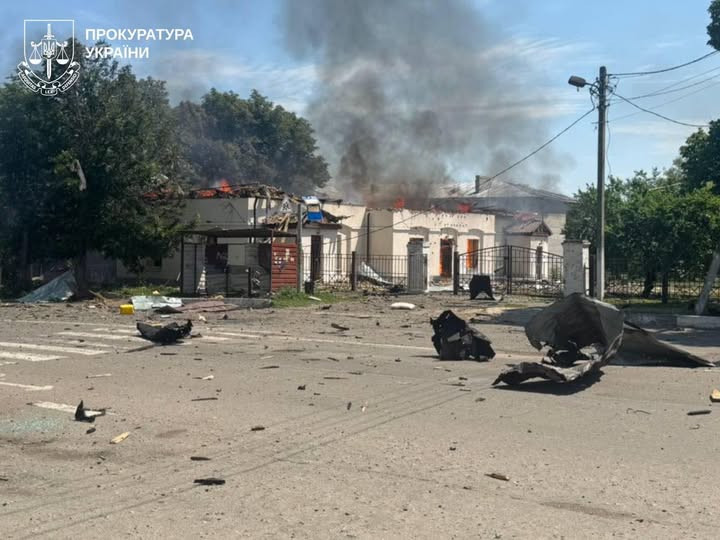 На Харківщині росіяни атакували дронами автомобіль ВАЗ та місто Балаклію: які наслідки