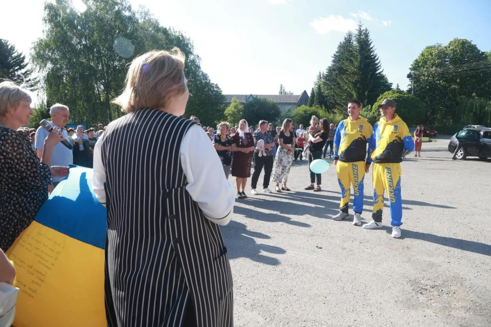 У селі Настасів на Тернопільщині зустріли двох братів, які повернулися з російського полону