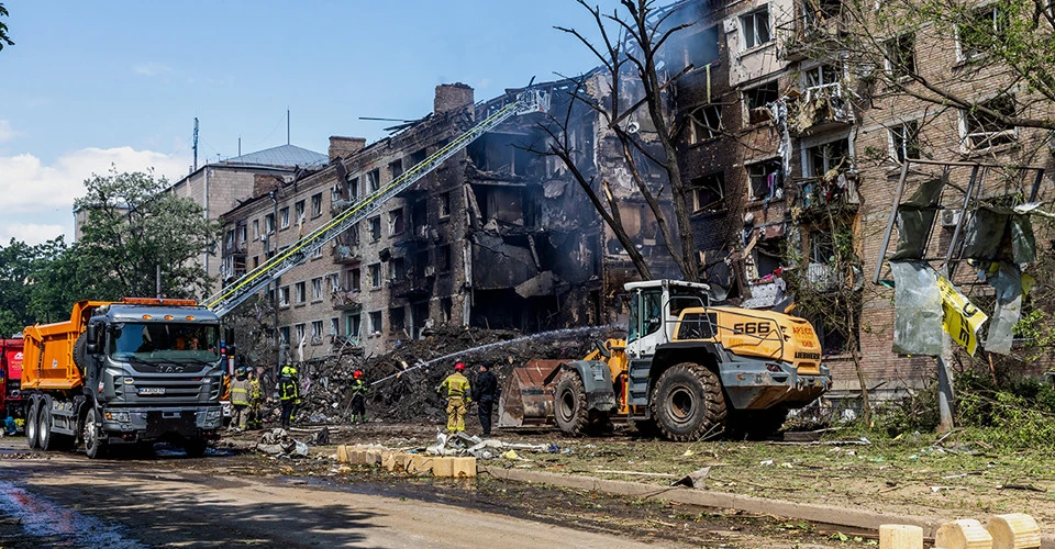 пошкоджений рашистами будинок в Києві