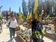 "Не можу сюди не ходити": сімейна лікарка зі Львова співає на похоронах військових