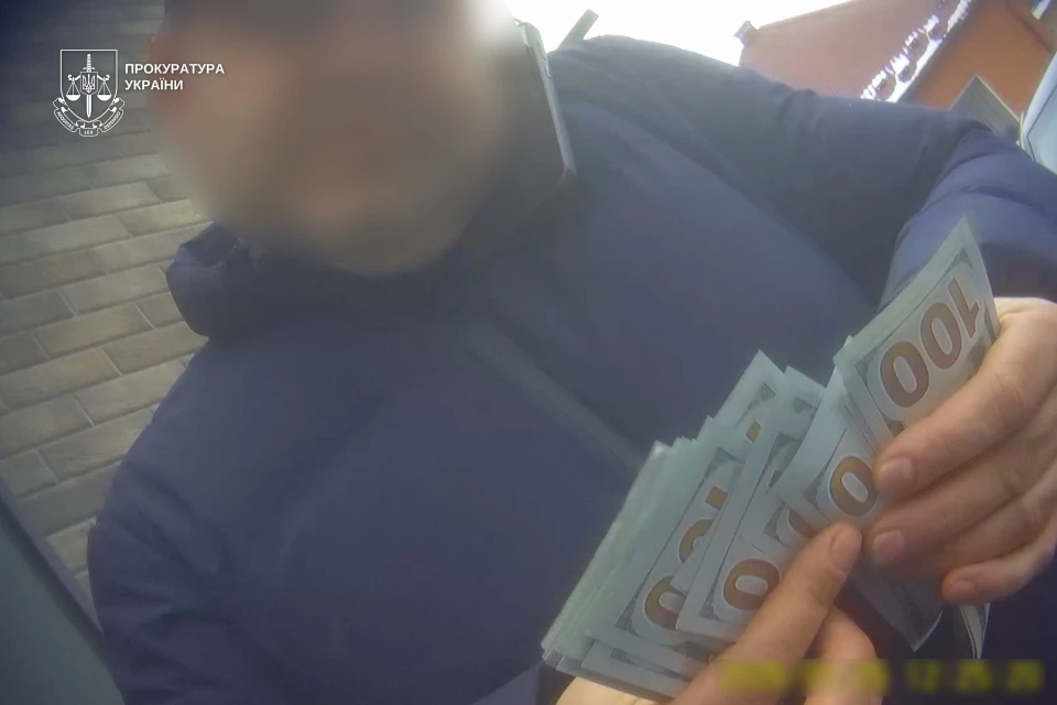 Посадовцю Мукачівської РДА оголосили підозру через продаж фіктивних бронювань
