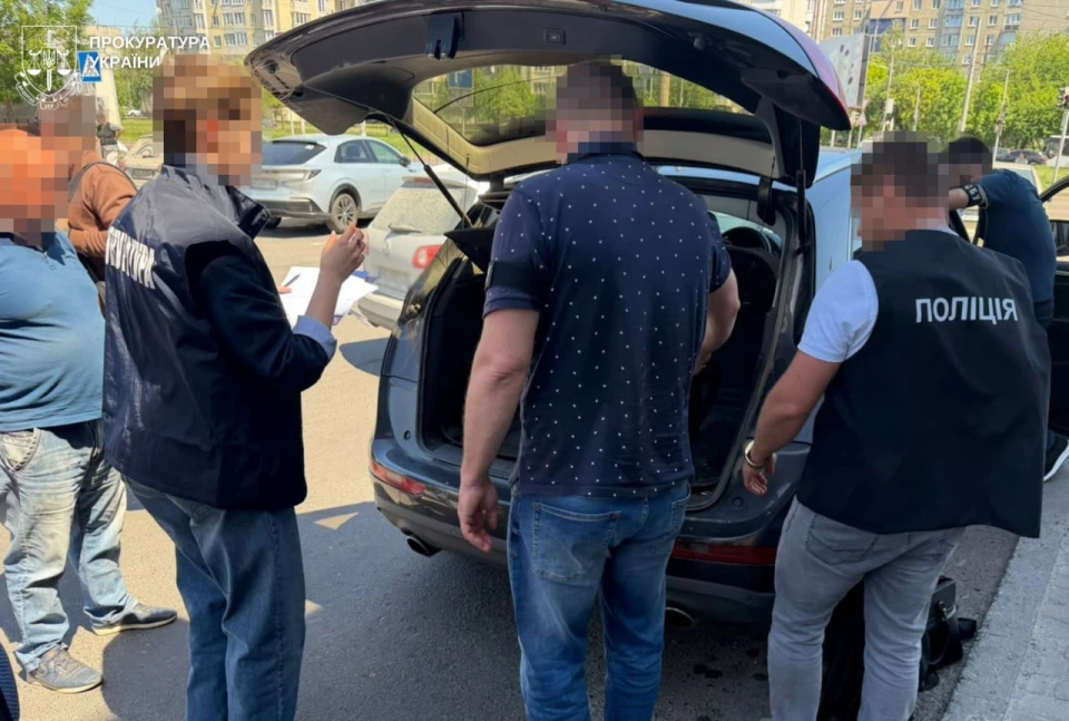 на Львівщині викрили батька та сина