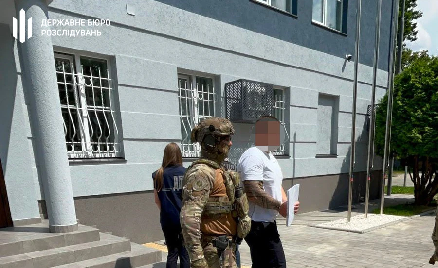 Посадовцям ТЦК на Закарпатті повідомлено про підозру за незаконне утримання та катування людей
