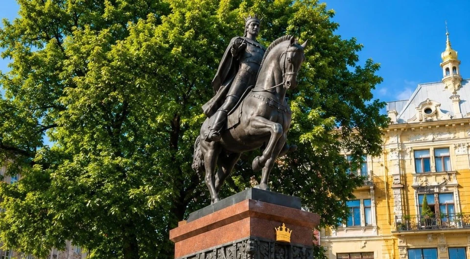 Замість імперського наративу: Львівська ОВА пропонує перейменувати медуніверситет та аеропорт