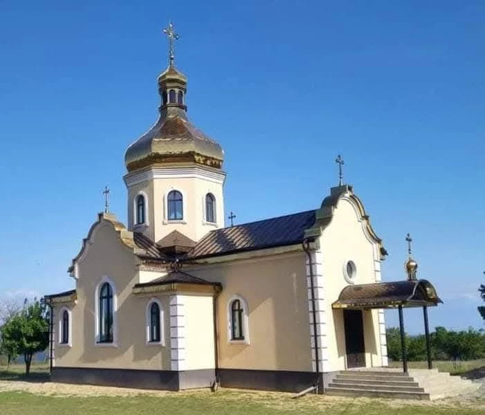 Збудувати греко-католицьку церкву на Херсонщині та допомагати людям під час окупації: як це вдалося священнику Олександру Більскому