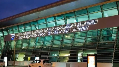 У Грузії за запитом ФБР затримали росіянку за обхід санкцій на авіазапчастини