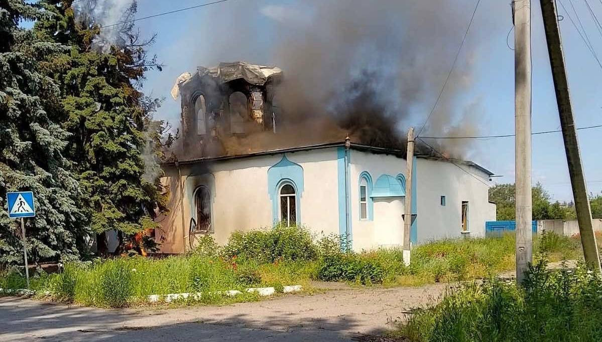Російський дрон влучив у Свято-Успенський храм у Межовій на 