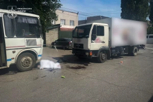 На Закарпатті вантажівка в’їхала в людей