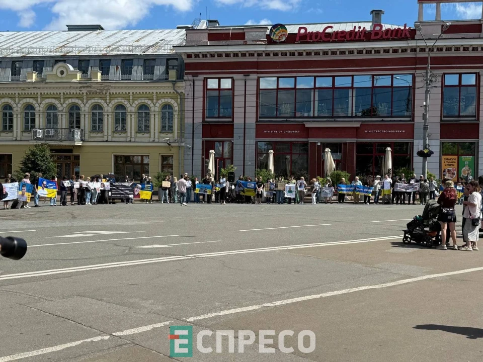 Акція "Цивільні чекають. Світ має діяти"у Києві