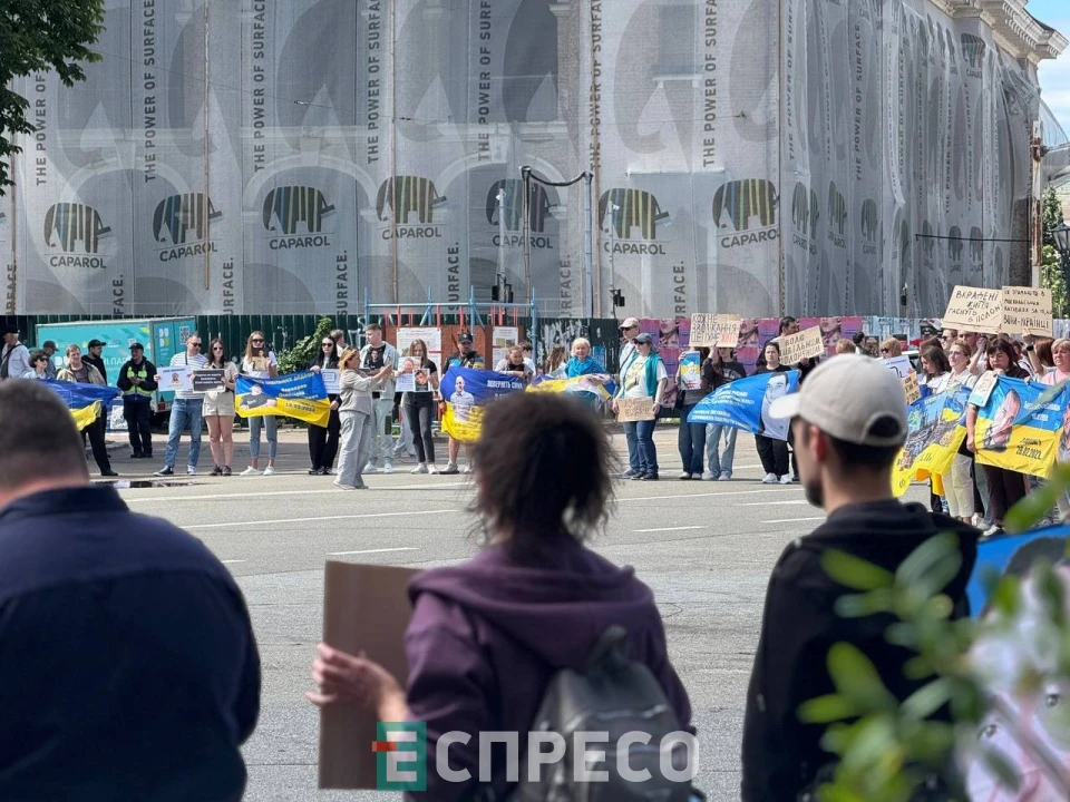 Акція "Цивільні чекають. Світ має діяти"у Києві