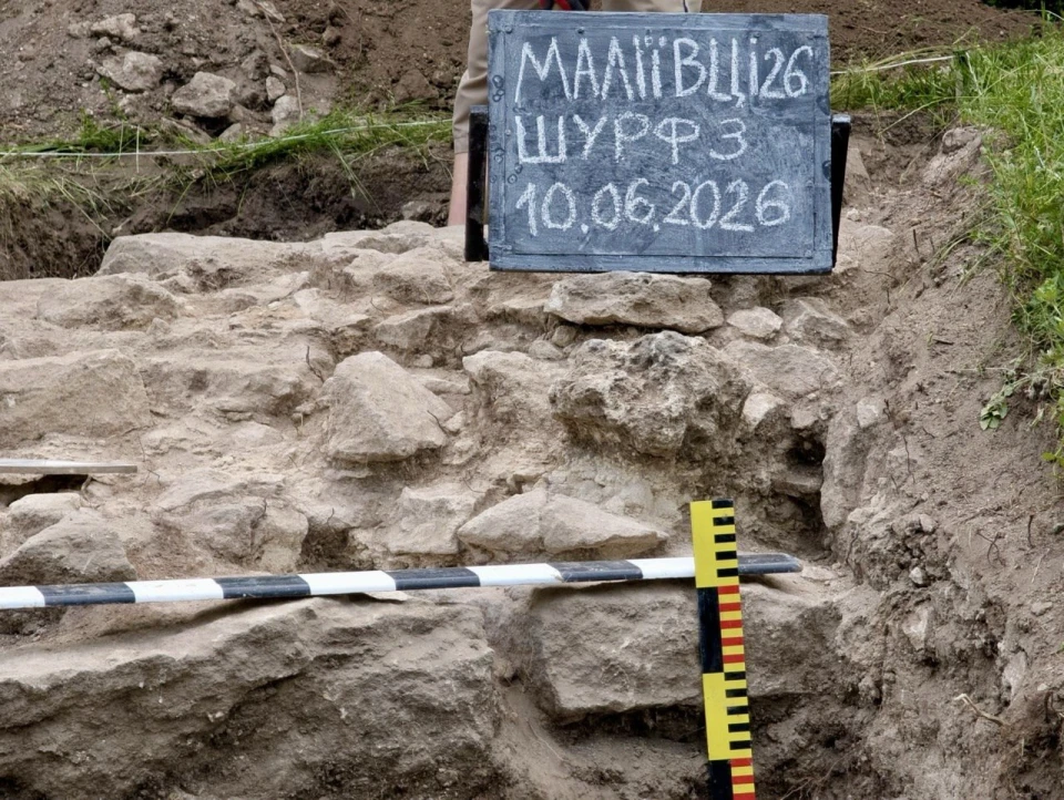 У Маліївцях на Хмельниччині археологи знайшли залишки дзвіниці скельного монастиря