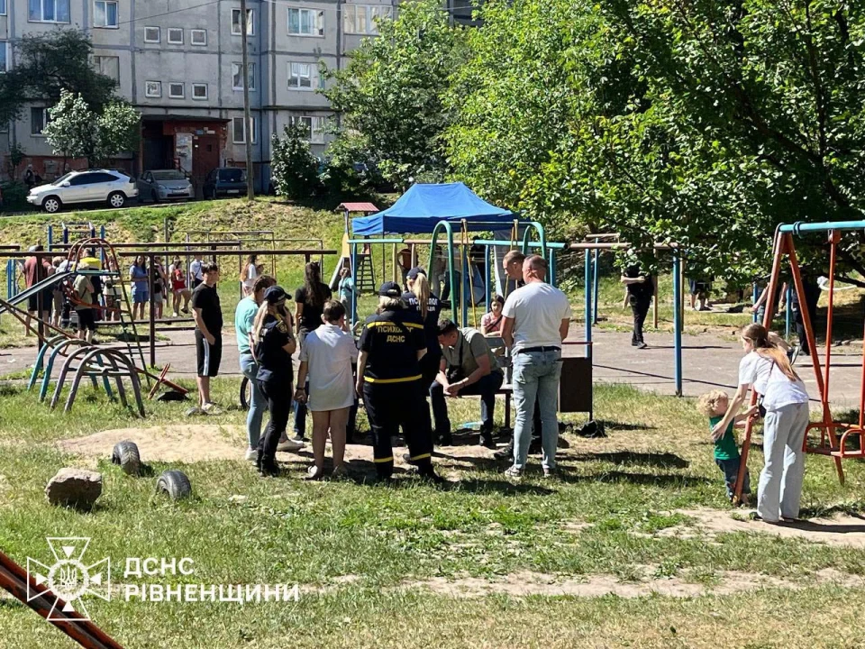 У Рівному під час пожежі в багатоповерхівці загинув 11-річний хлопчик, ще трьох дітей госпіталізували
