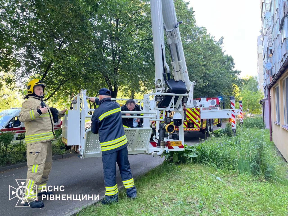 У Рівному під час пожежі в багатоповерхівці загинув 11-річний хлопчик, ще трьох дітей госпіталізували