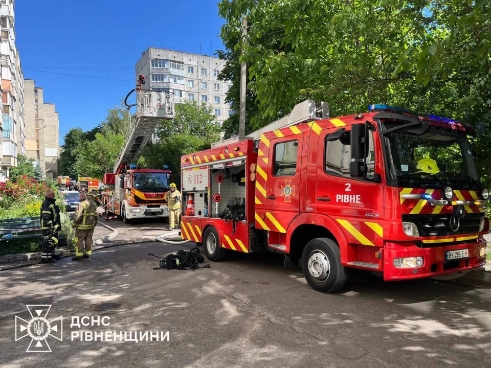 У Рівному під час пожежі в багатоповерхівці загинув 11-річний хлопчик, ще трьох дітей госпіталізували