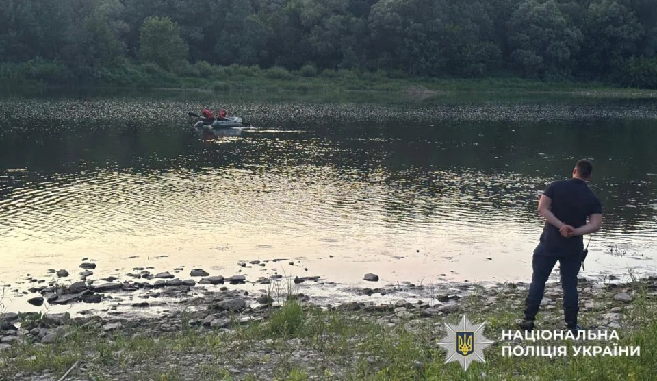 На Буковині під час купання у Дністрі зникли батько і двоє дітей: тривають пошуки