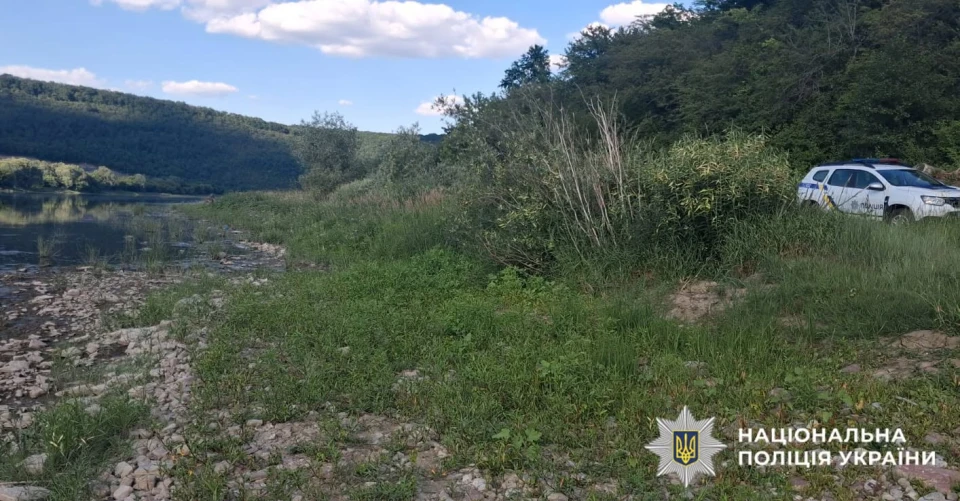 На Буковині під час купання у Дністрі зникли батько і двоє дітей: тривають пошуки