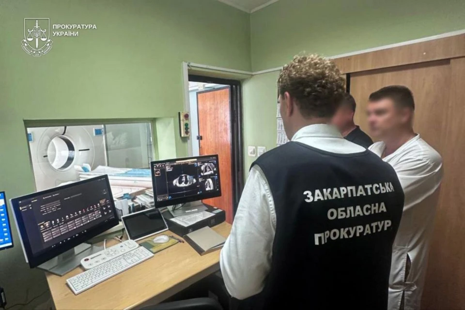 На Закарпатті правоохоронці викрили схему із закупівлею комп’ютерного томографа для обласної дитячої лікарні