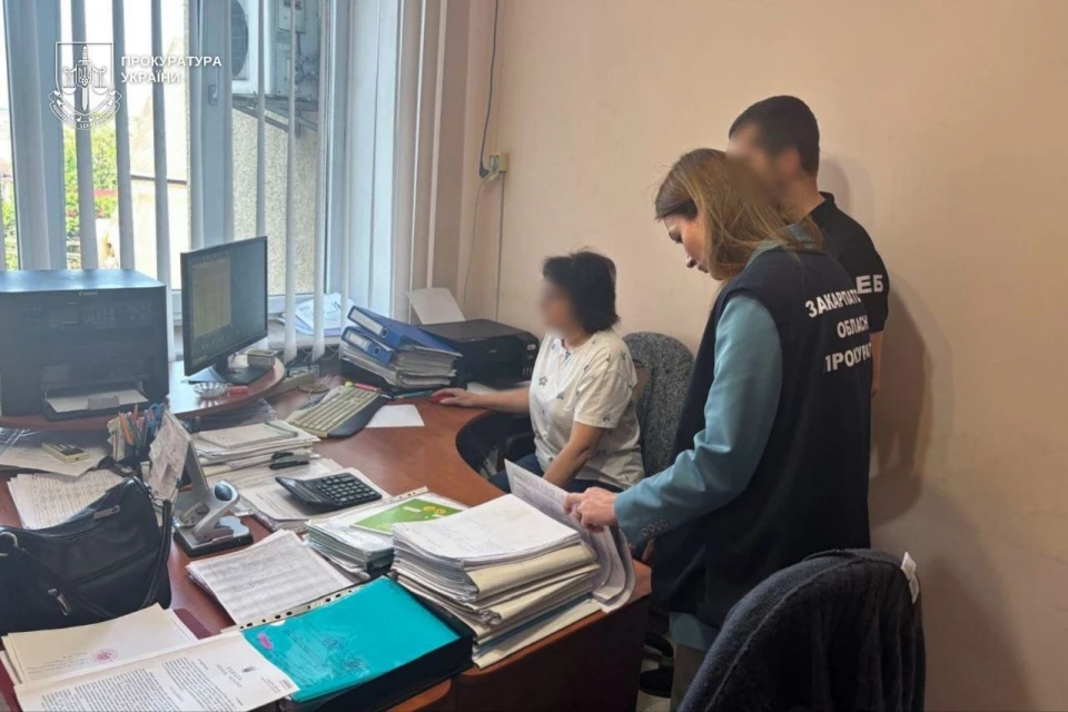 На Закарпатті правоохоронці викрили схему із закупівлею комп’ютерного томографа для обласної дитячої лікарні