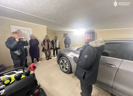 Організували схему виїзду з України за $15 тис. із паспортами померлих: на Львівщині судитимуть митника і прикордонника