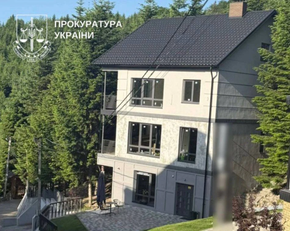 Елітний будинок і готельний комплекс посадовця Держгеокадастру