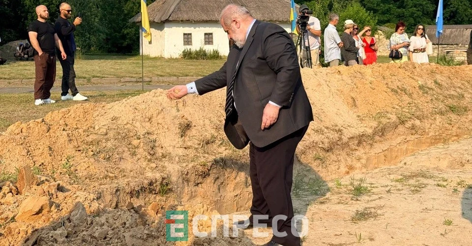 До Дня кримськотатарського прапора у Пирогові заклали першу садибу корінного народу Криму