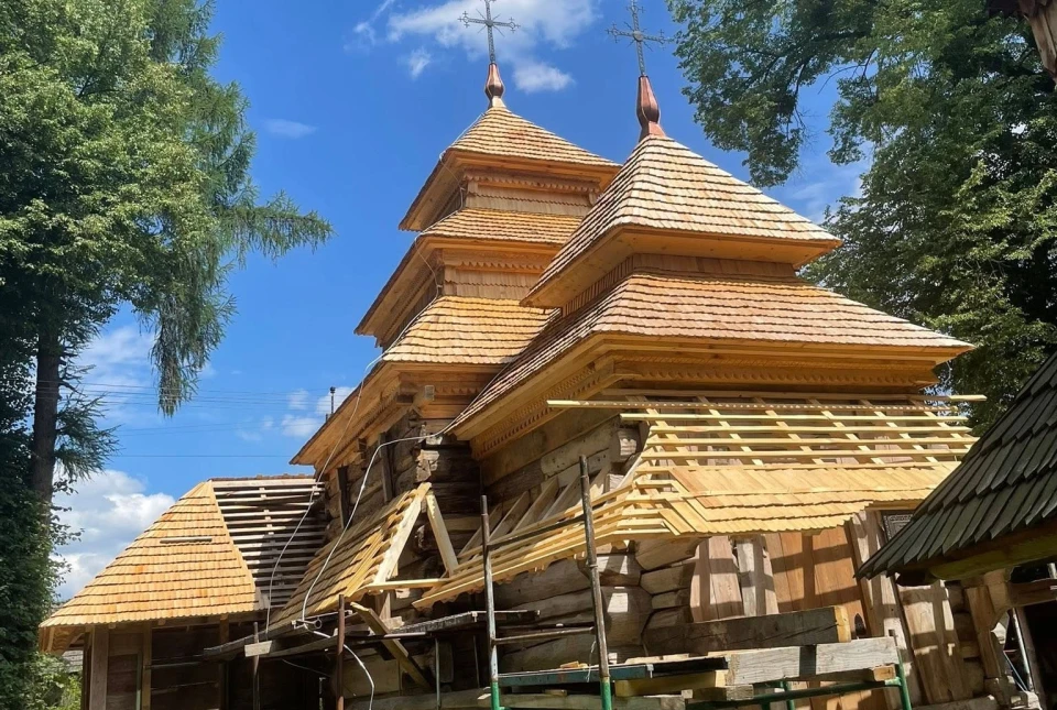 На Львівщині завершують реставрацію унікальної дерев’яної церкви XVII ст. у селі Кугаїв