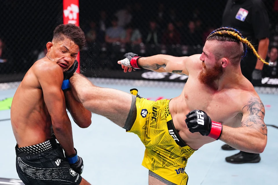 Данило Донченко та Теодор Берггрен (ліворуч), UFC, змішані єдиноборства